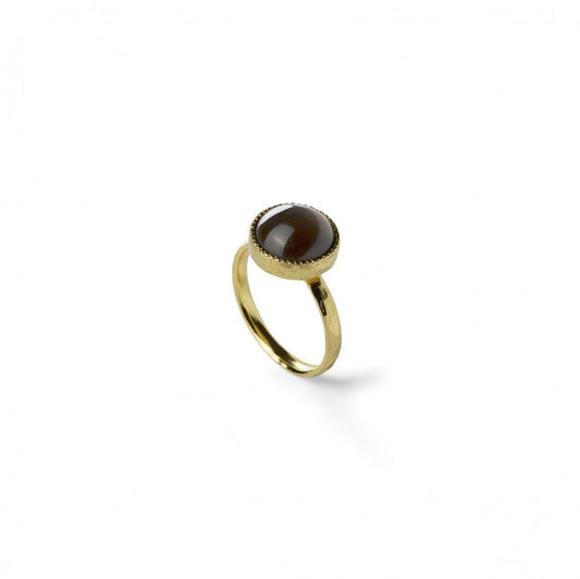 anel toupe feminino Topázio 1874 em ouro amarelo com pedra cabochon marrom e aro trabalhado