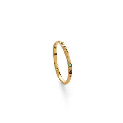 Topazio 1874 anel feminino dourado fino martelado com pequenas pedras verdes